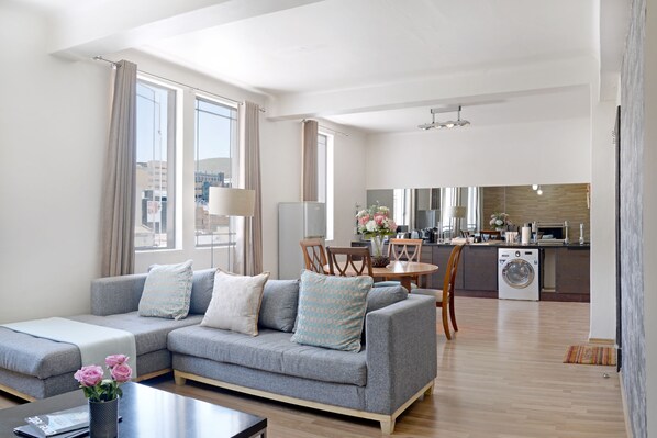 Appartement | Aire de séjour | Téléviseur connecté de 32 po avec télévision numérique