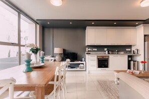 Comfort Apartment, 1 Bedroom | In-room dining