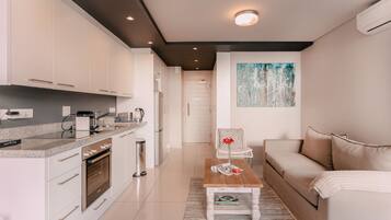Apartment, 1 Bedroom | Private kitchenette | Full-size fridge, microwave, oven, stovetop
