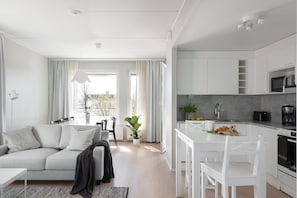 Apartamento, 3 quartos | Área de estar | TV de tela plana, Netflix, serviços de streaming