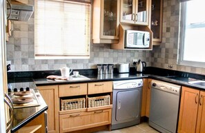 Apartment, 2 Bedrooms | Private kitchen | Fridge, microwave, oven, stovetop