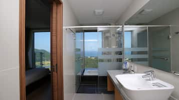 Suite | Bathroom | Separate bathtub and shower, hair dryer, bidet, towels