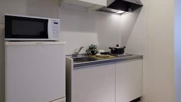 電冰箱、微波爐、爐台、電熱水壺