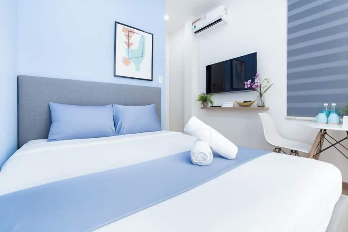 Minibar, escritorio y wifi gratis