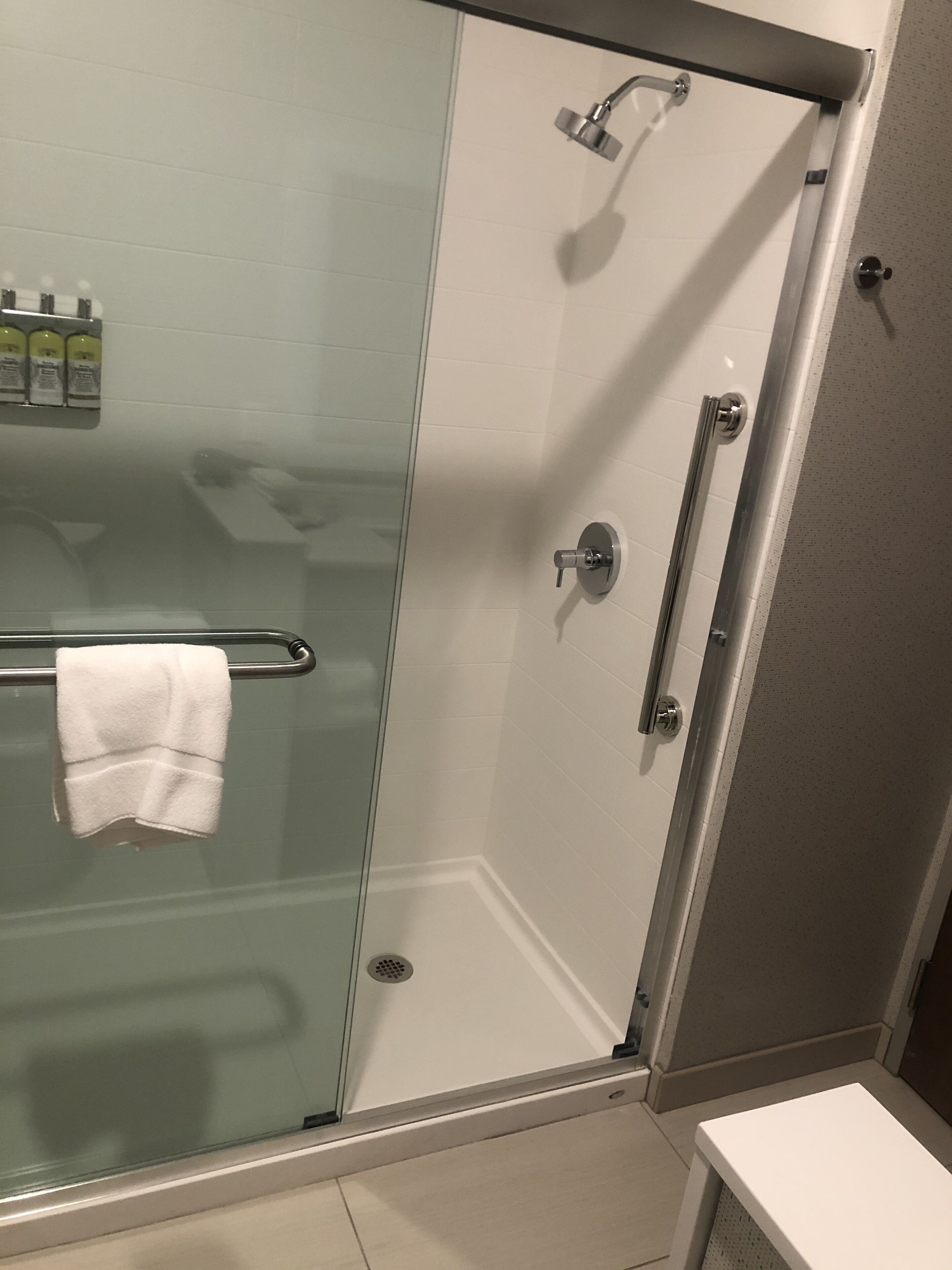 Standard Room, 1 King Bed | Bathroom shower