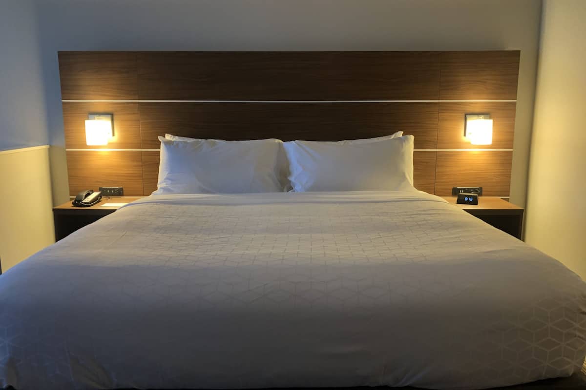 in-room safe, desk, laptop workspace, blackout curtains