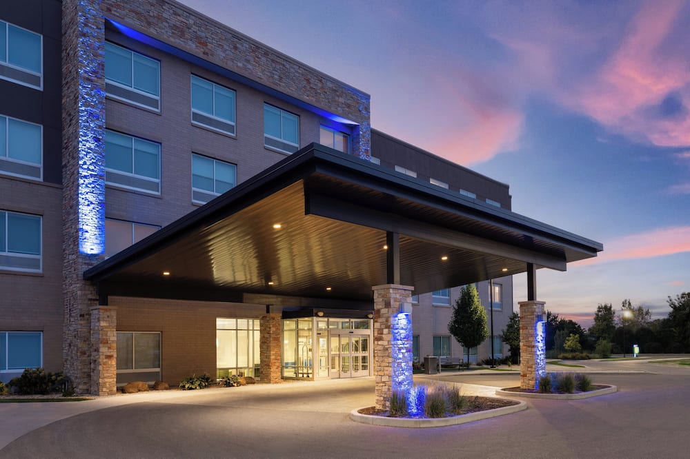 Holiday Inn Express & Suites Madison West - Middleton by IHG