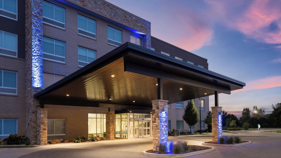 Holiday Inn Express & Suites Madison West - Middleton by IHG