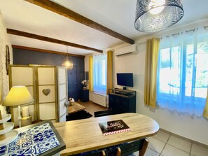 코티지 | 전용 주방 | 쿡탑, 전기 주전자, 조리 도구/접시/주방 기구