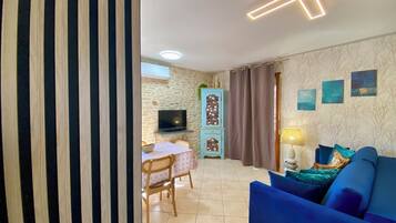 Studio Suite | Living area | 120-cm LED TV with cable channels, TV