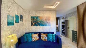 Studio Suite | Living area | 120-cm LED TV with cable channels, TV