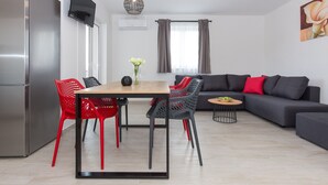 Leilighet – deluxe, sjøutsikt | Oppholdsområde