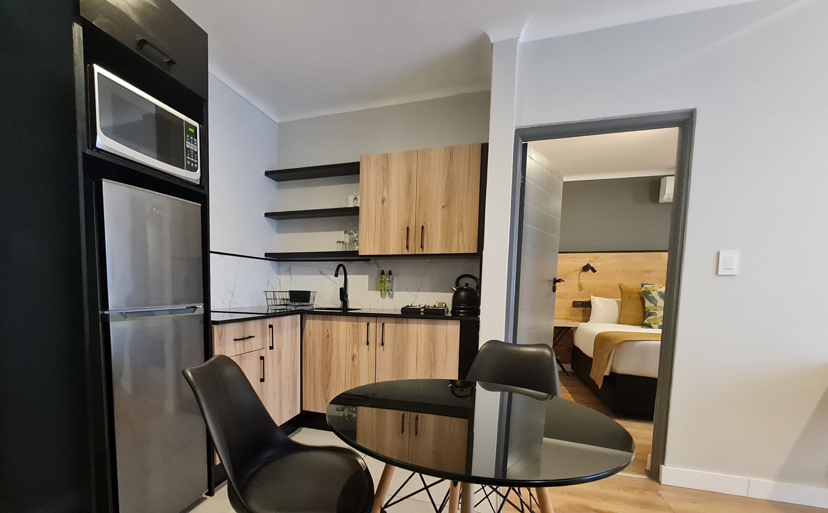 deluxe suite, 1 king bed with sofa bed, ensuite, courtyard view | private kitchen | fridge, microwave, stovetop, electric kettle