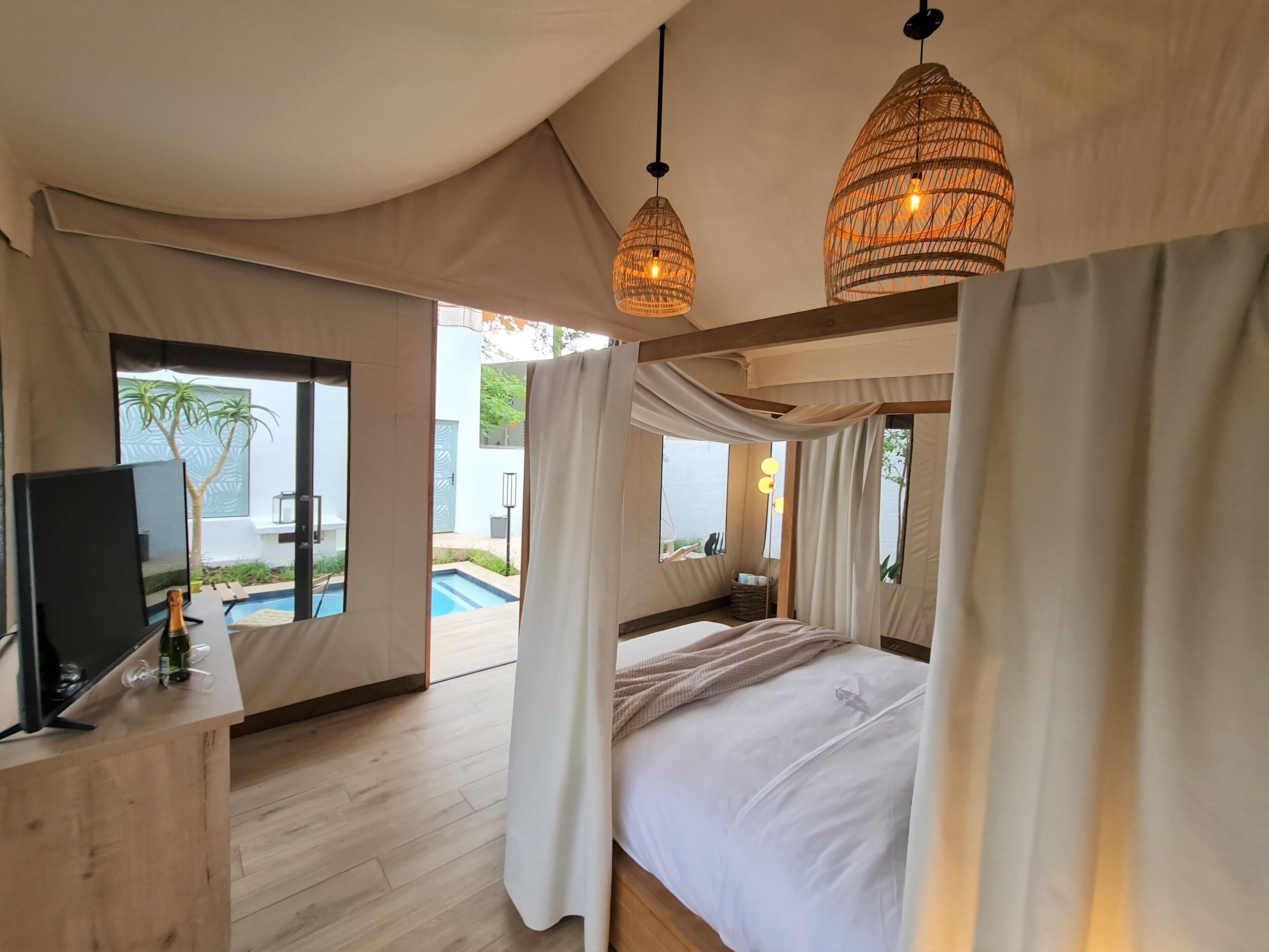 luxury tent | 1 bedroom, in-room safe, desk, blackout curtains