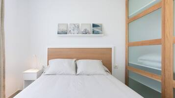 1 slaapkamer, een strijkplank/strijkijzer, wifi, beddengoed