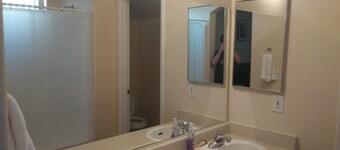 4 BED HOUSE 15 MINUTES FROM LAS VEGAS STRIP