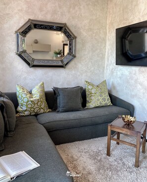 Smart TV - MURANO Suites | COBALT (Venezia)