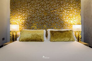2 bedrooms, iron/ironing board, free WiFi, bed sheets - MURANO Suites | COBALT (Venezia)