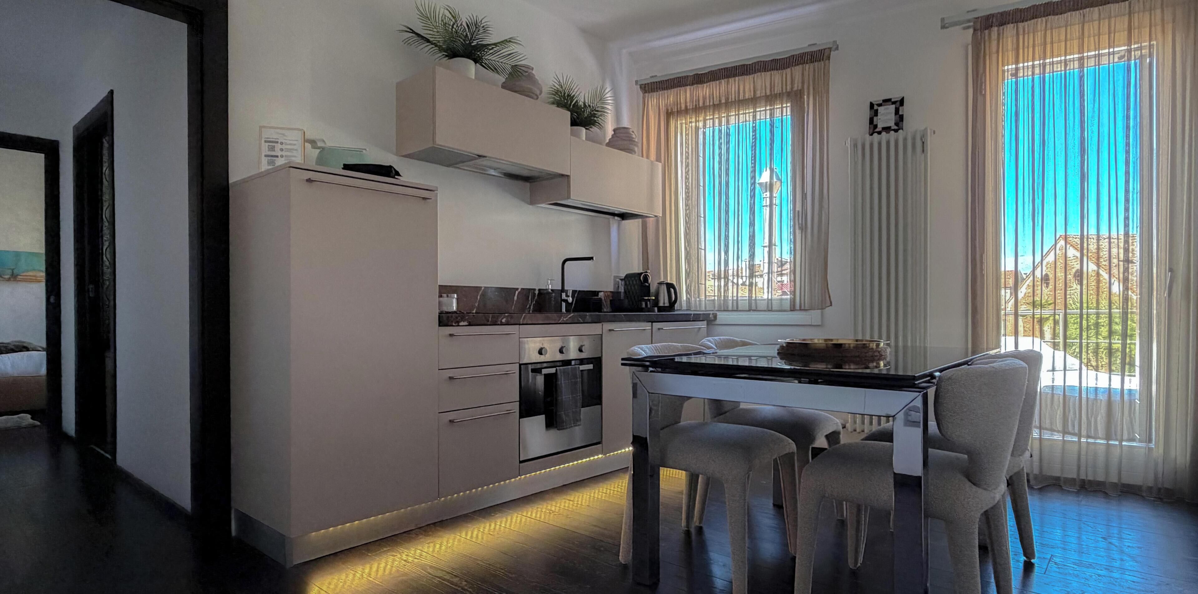 Fridge, oven, stovetop, dishwasher