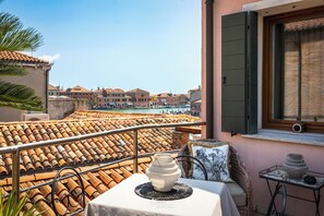 Outdoor dining - MURANO Suites | COBALT (Venezia)