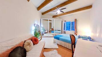 5 bedrooms, iron/ironing board, WiFi, bed sheets