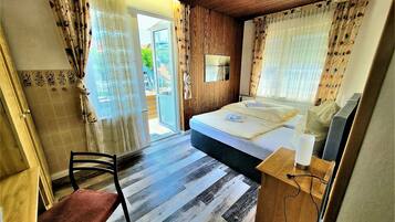 Schreibtisch, kostenloses WLAN, Bettwäsche