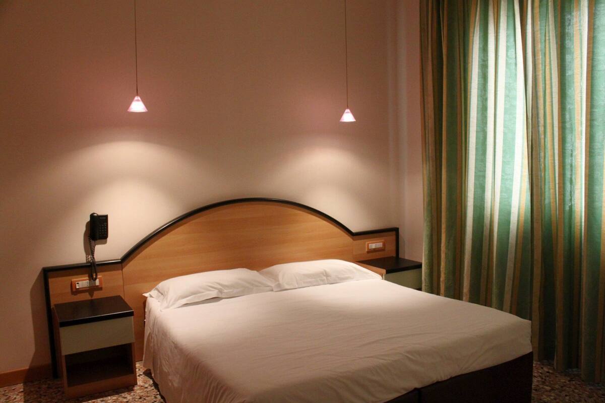 Standard Double or Twin Room, Shared Bathroom | Minibar, desk, iron/ironing board (on request), cribs (surcharge)