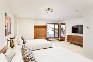 2 bedrooms, iron/ironing board, free WiFi, bed sheets - Snowmass Mountainside Condo. Pool/Hot Tub, Bonus Sleeping Den, FP, Balcony with Views (Snowmass Village)