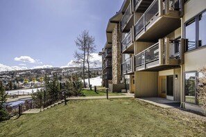 Exterior - Snowmass Mountainside Condo. Pool/Hot Tub, Bonus Sleeping Den, FP, Balcony with Views (Snowmass Village)