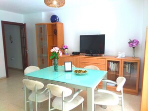 30-inch flat-screen TV with digital channels, TV - Enjoy Málaga La Cala (Rincon de la Victoria)