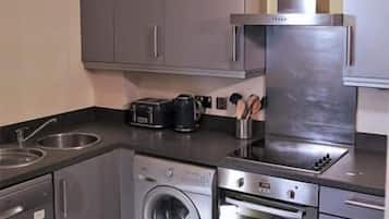 Executive Apartment (West Midlands) | Private kitchen | Full-sized fridge, microwave, oven, stovetop
