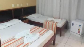 Minibar y caja de seguridad en la habitación