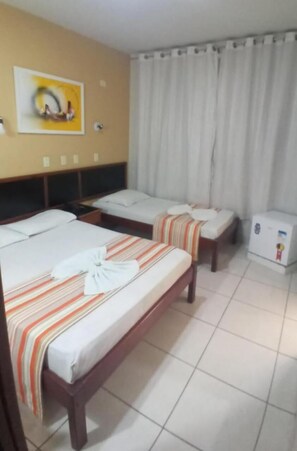 Minibar, värdeförvaringsskåp på rummet och strykjärn/strykbräda