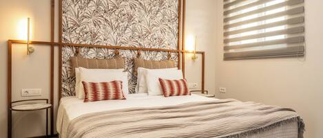 Junior Suite Apartment | Memory-foam beds, desk, soundproofing, iron/ironing board