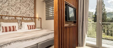 Junior Suite Apartment | Memory foam beds, desk, soundproofing, iron/ironing board