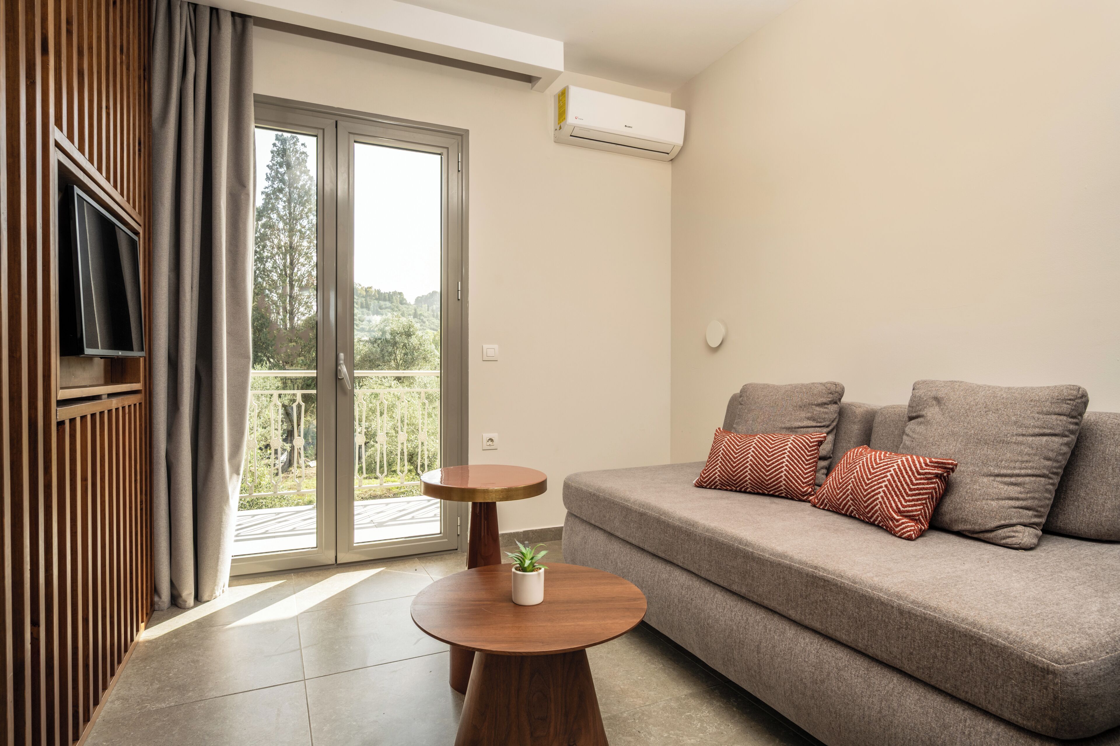 Junior Suite Apartment | Woonruimte | Een flatscreentelevisie