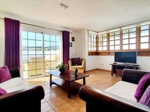 TV, DVD player - Spacious three bedroom holiday home with pool (La Caleta)