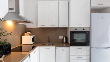 Microondas, horno y lavavajillas