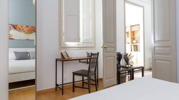 5 bedrooms, iron/ironing board
