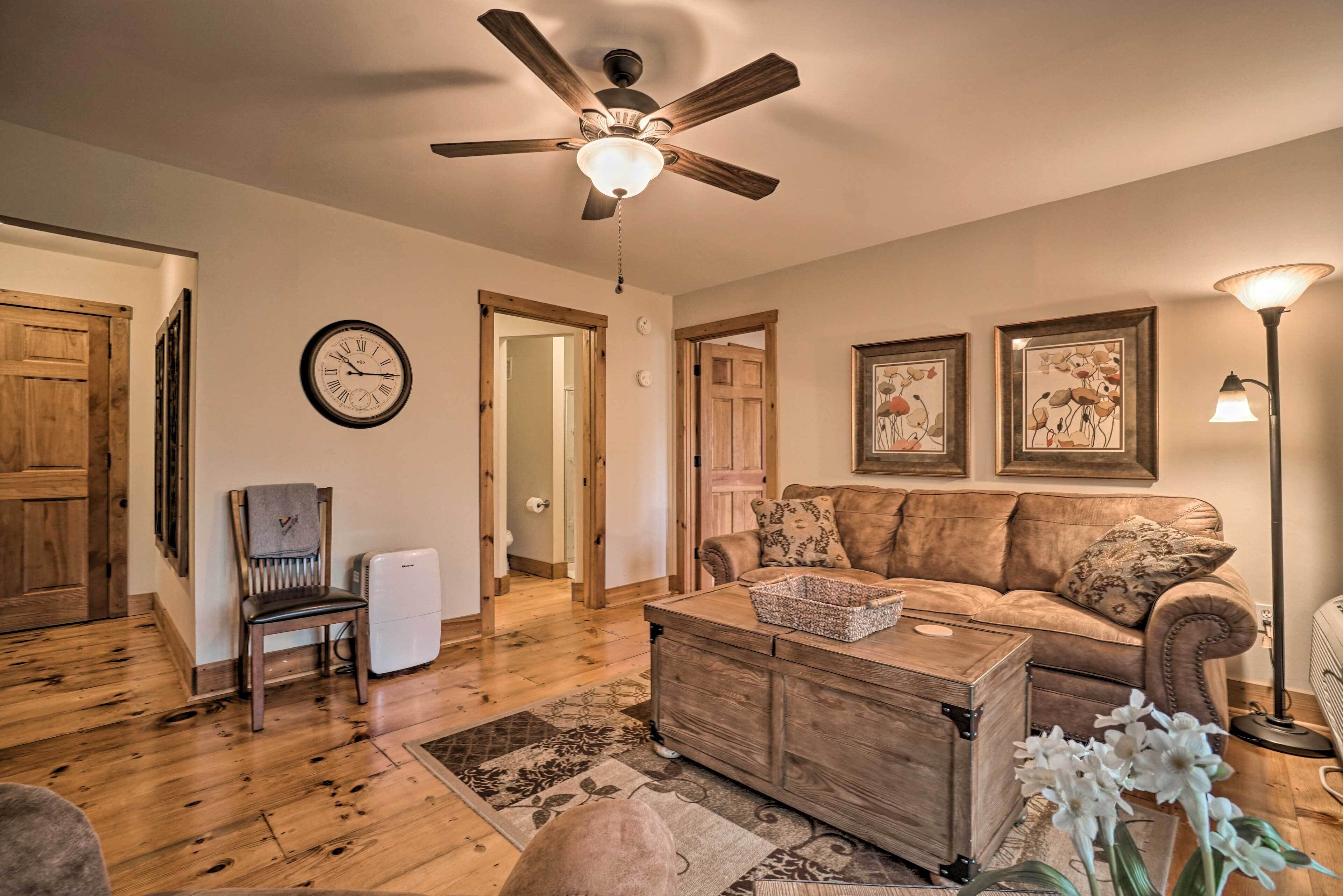 Rustic Big Canoe Condo w/ Lake, Golf Course Access