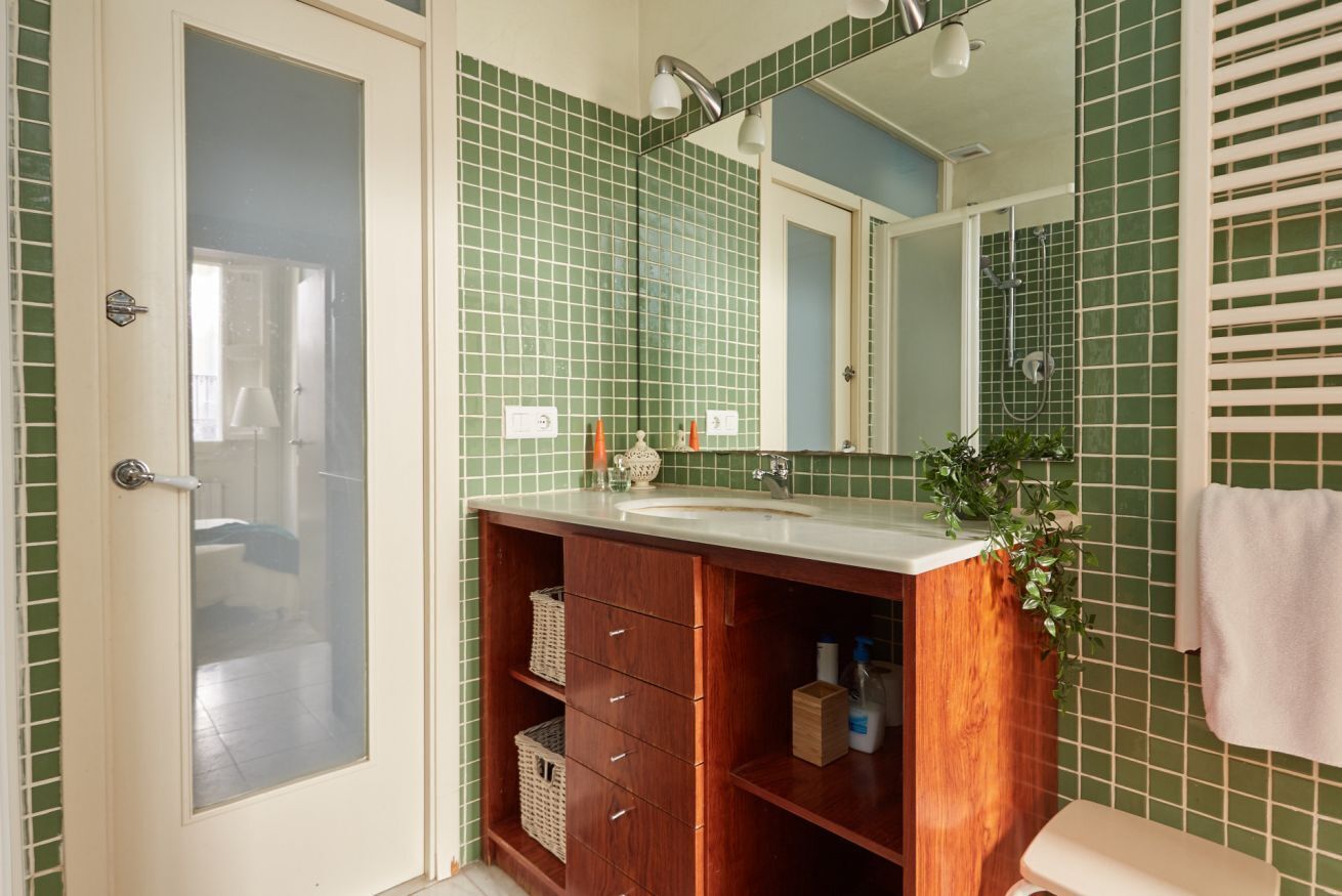 Een douche, een haardroger, handdoeken