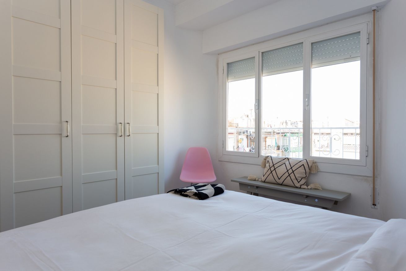 4 habitaciones y tabla de planchar con plancha 