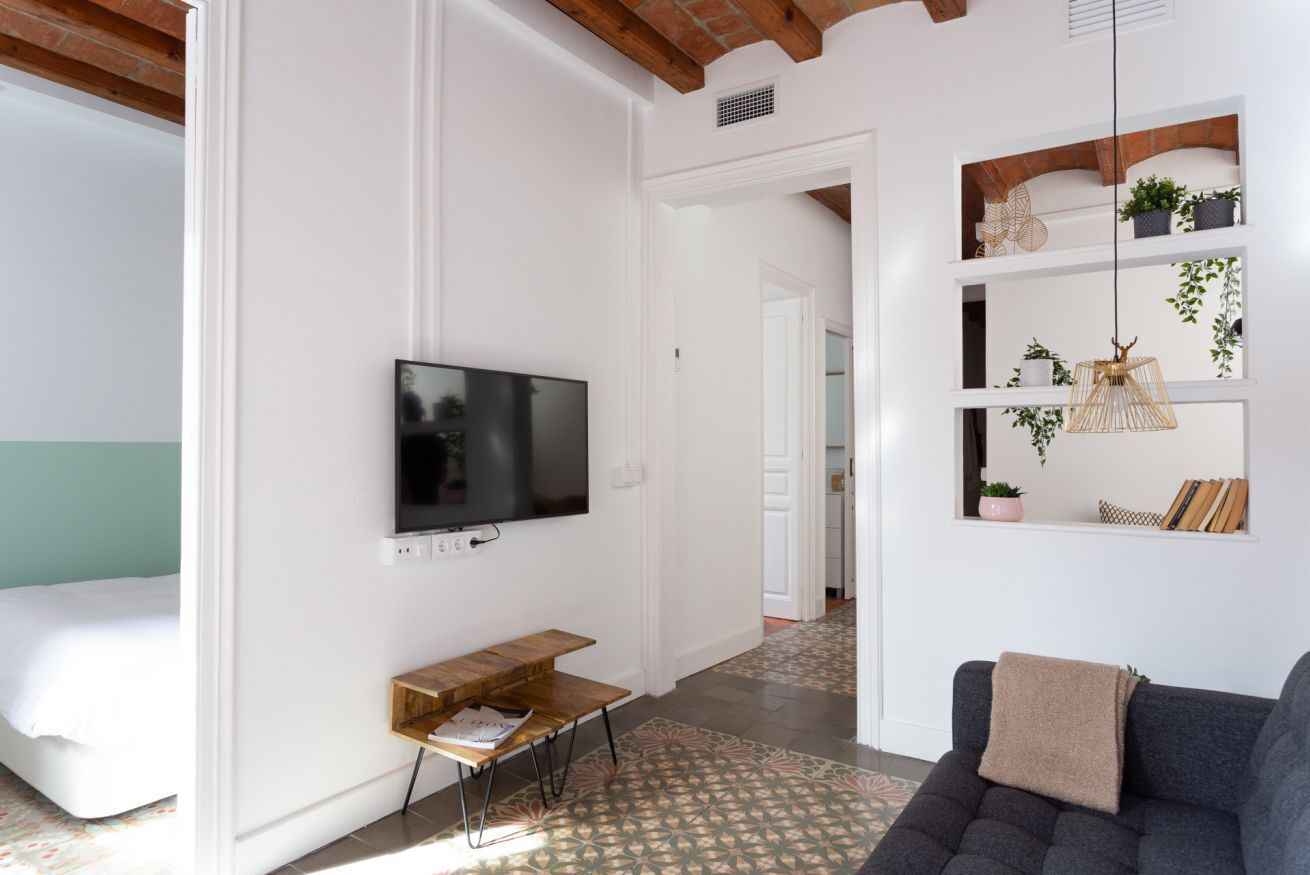 3 habitaciones y tabla de planchar con plancha 