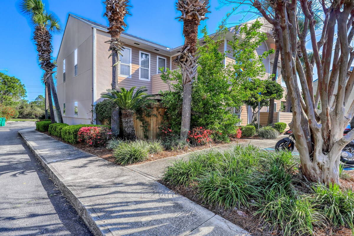 Photo 20 of Lovely condo with a furnished patio & on-site pool - beach access