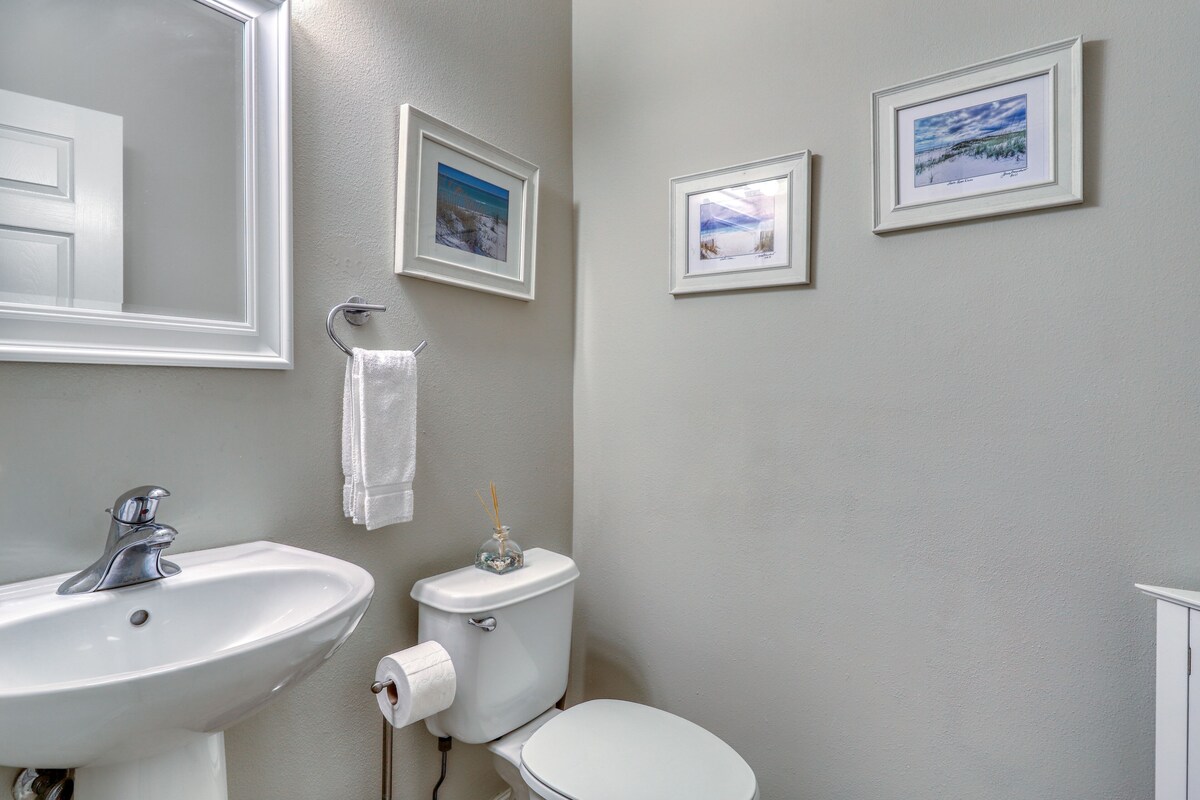 Photo 6 of Lovely condo with a furnished patio & on-site pool - beach access