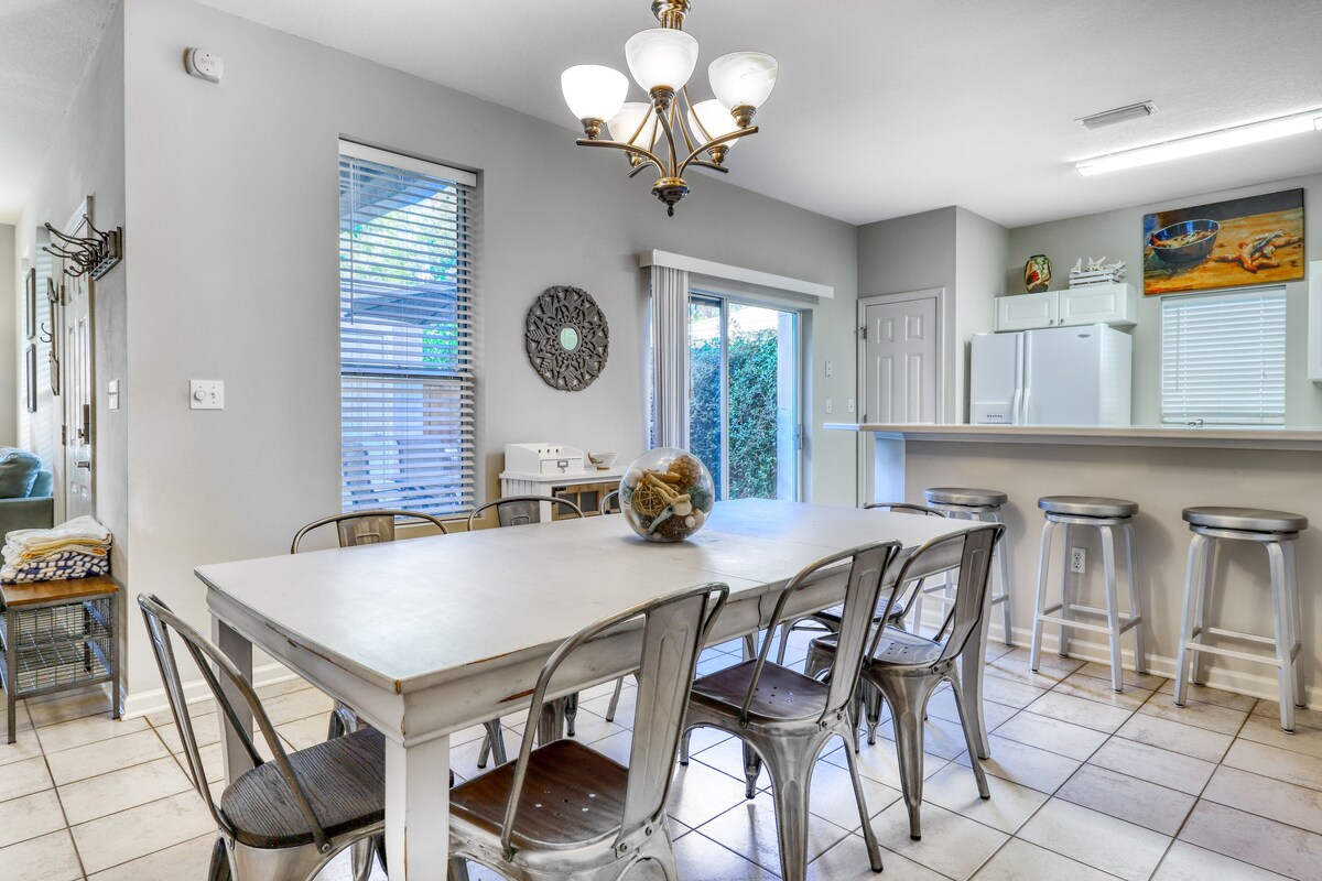 Photo 5 of Lovely condo with a furnished patio & on-site pool - beach access