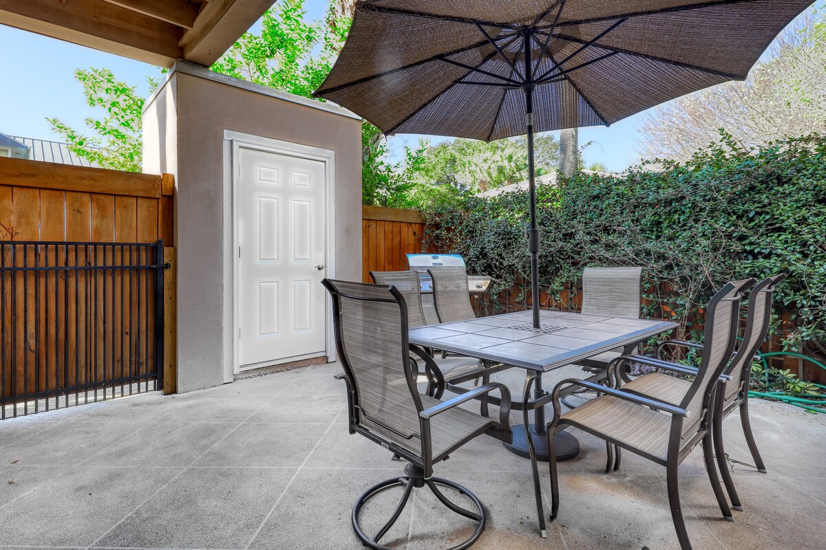 Photo 11 of Lovely condo with a furnished patio & on-site pool - beach access