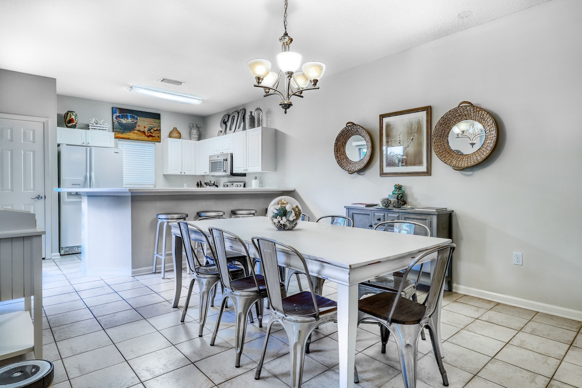 Photo 4 of Lovely condo with a furnished patio & on-site pool - beach access