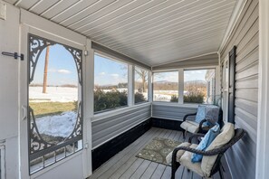 Property grounds - Country cottage beside stocked pond on 40 acres and Blue ridge Mountain View (Front Royal)