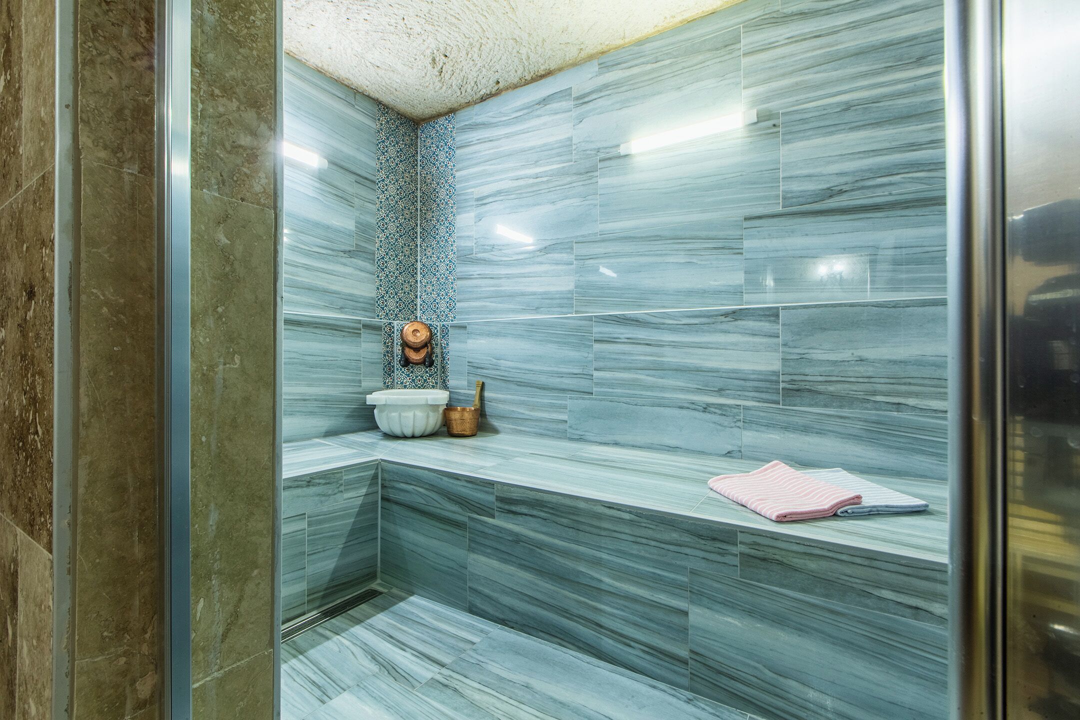 royal suite | bathroom | separate bathtub and shower, jetted bath, rainfall showerhead